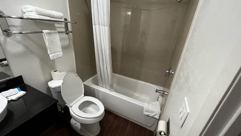 New American Inn and Suites Hotel in Anaheim Hills