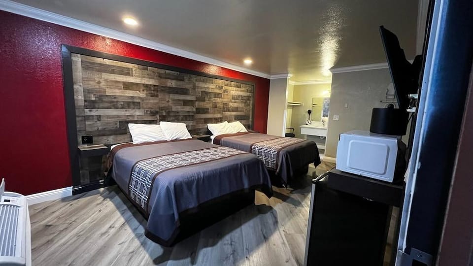 New American Inn and Suites Hotel in Anaheim Hills