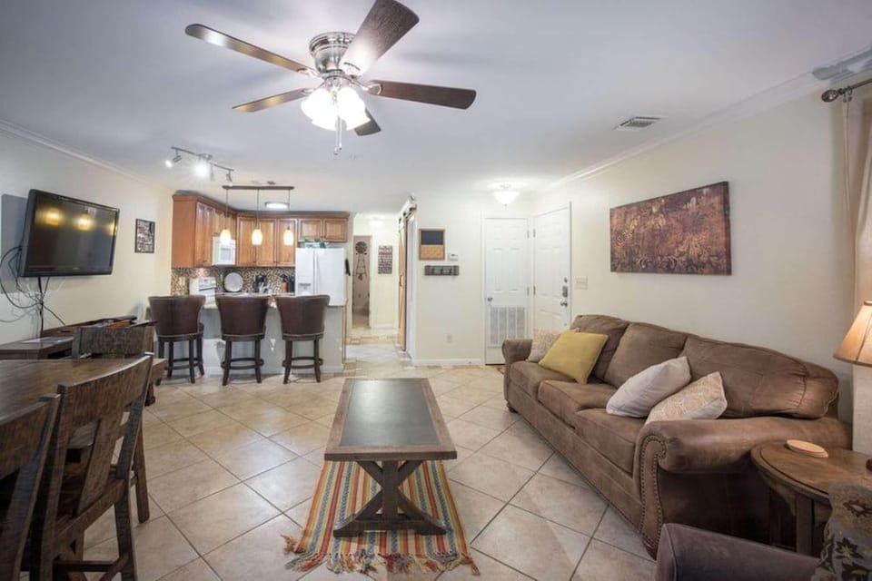 Waterwheel Hideaway - Cozy Condo for 6 With Resort-style Amenities Hotel in New Braunfels