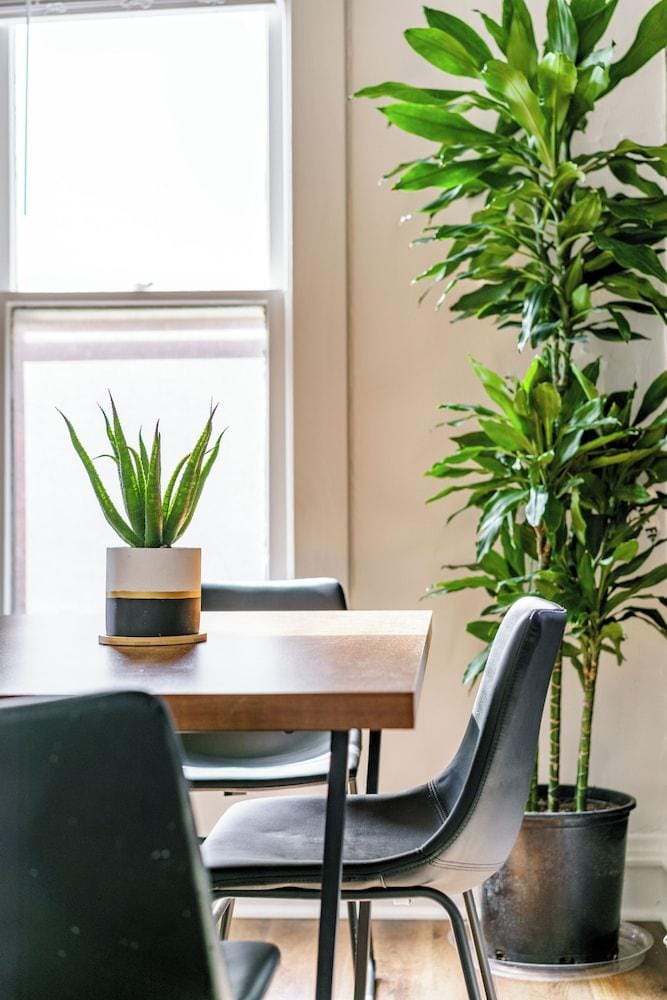 Jungle House Historic Lofts – German Village Hotel in German Village