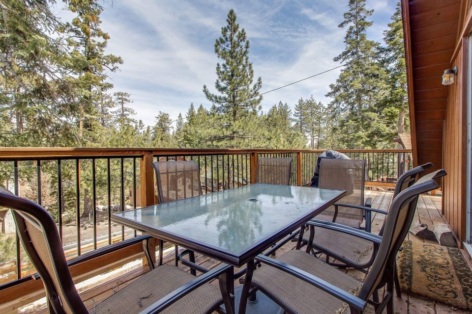 Castle Rock Cabin #2 Hotel in Big Bear