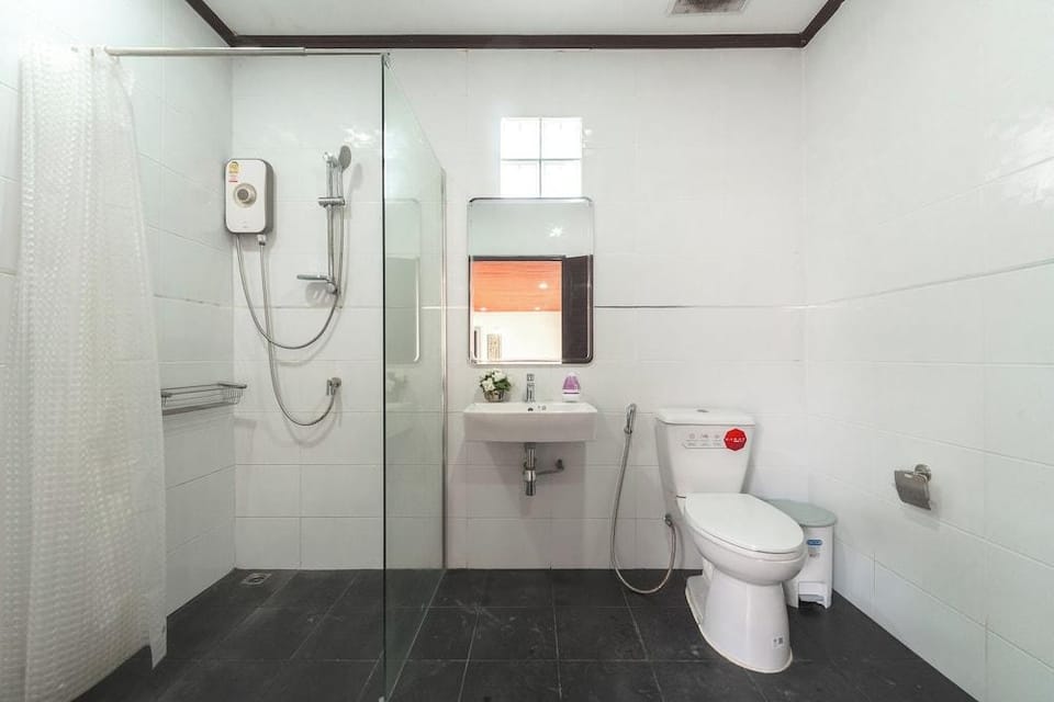 Spacious 4BR Pool Villa in Chalong V155 Hotel in Chalong