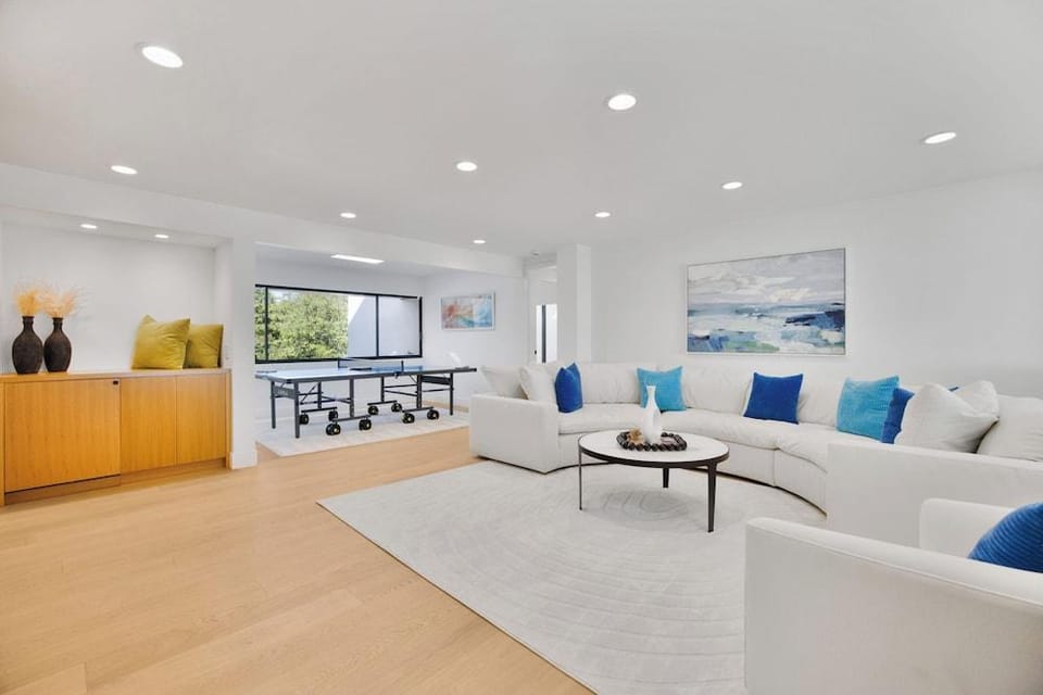 Morning View Malibu - Malibu Masterpiece in the Making w/ Views & Beach Access Hotel in Zuma Beach