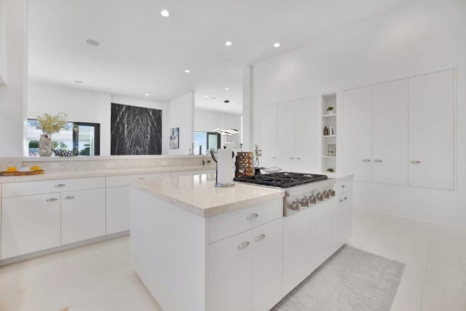 Morning View Malibu - Malibu Masterpiece in the Making w/ Views & Beach Access Hotel in Zuma Beach