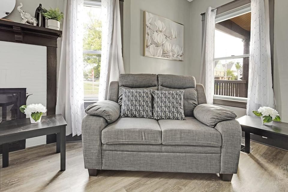 Comfortable 6Br 2Bath In The Heart Of Niagara Falls Hotel in Niagara Falls