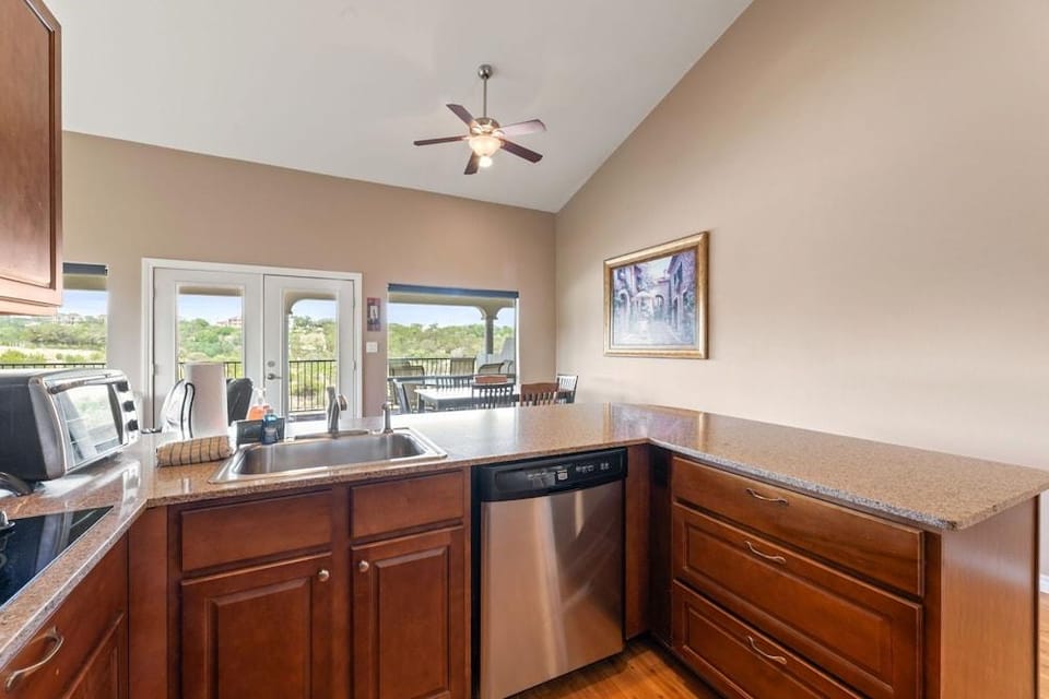 Chardonnay Haus - Unit C Hotel in Lago Vista