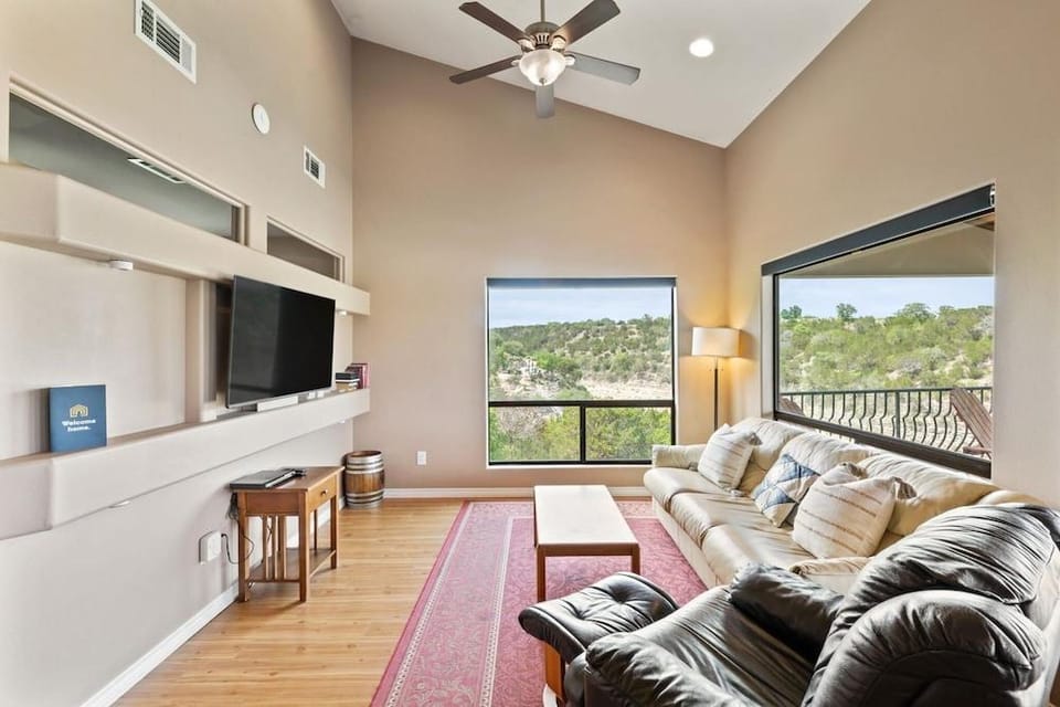 Chardonnay Haus - Unit C Hotel in Lago Vista
