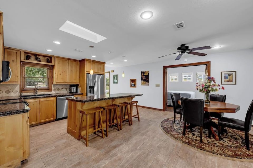 River Oaks Place Hotel in Kingsland
