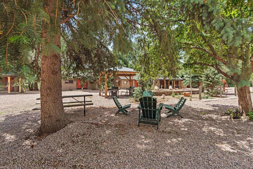 Timber Lodge Cabin 1 Hotel in Colorado Springs