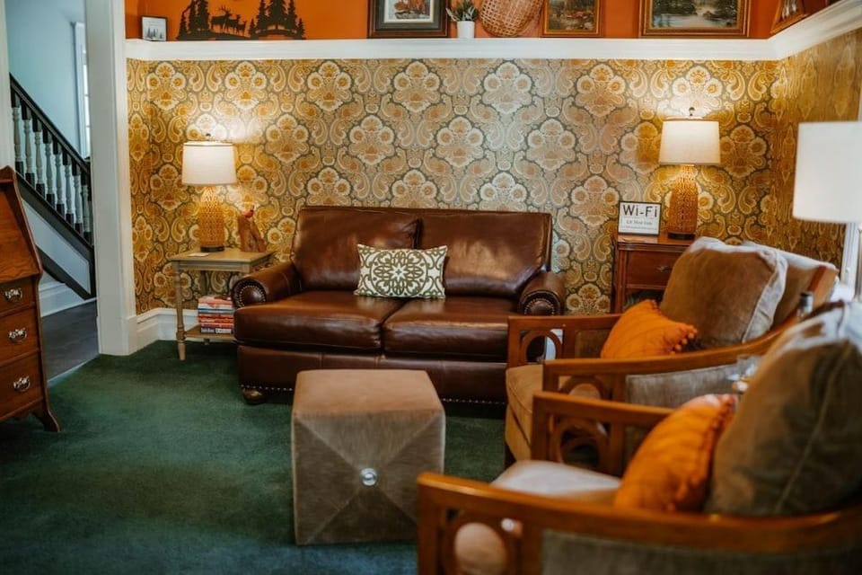 Cramer Family Mountain Inn Hotel in Allegheny River