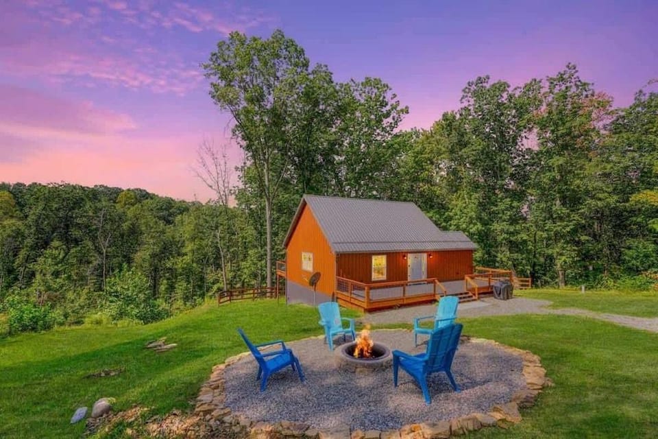 Tranquil Heights Cabin In Hocking Hills- HOT Tub! Hotel in Ohio