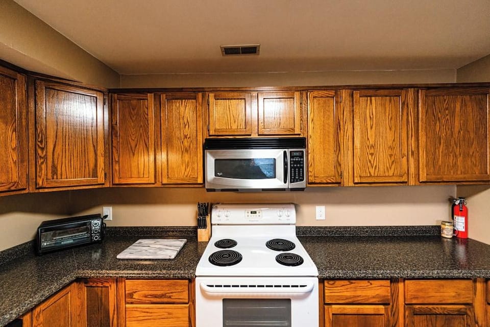 Osage Beach Getaway Lake Views Pet Friendly! Hotel in Lake of the Ozarks