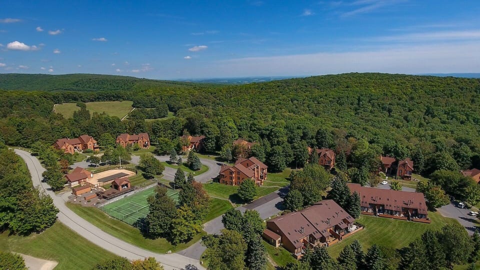 Seven Springs 3 BR Deluxe Condo, by Golf Course by RedAwning Hotel in Seven Springs