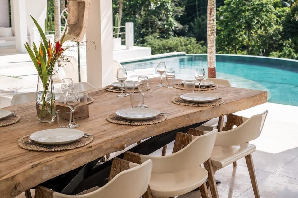 Limitless Jungle Villas Complex, 5 BR, Ubud With Staff Hotel in Blahbatuh