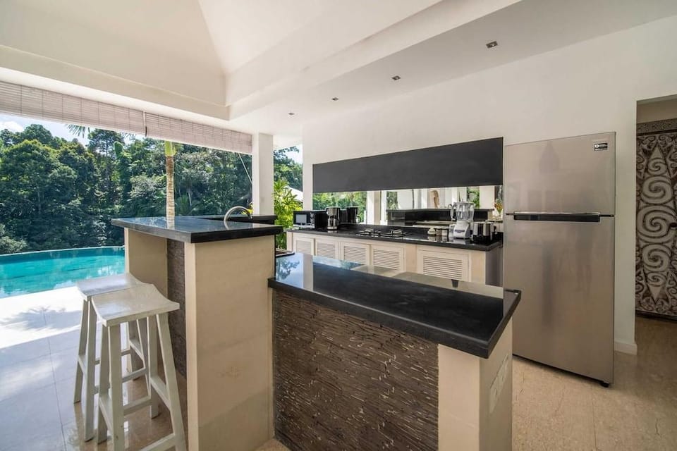 Magical Jungle Villa, 4 BR, Ubud With Staff Hotel in Blahbatuh
