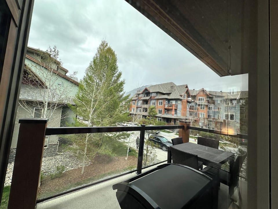 Solara Corner Suite-Pool & Hot Tub & Spa Hotel in Canmore