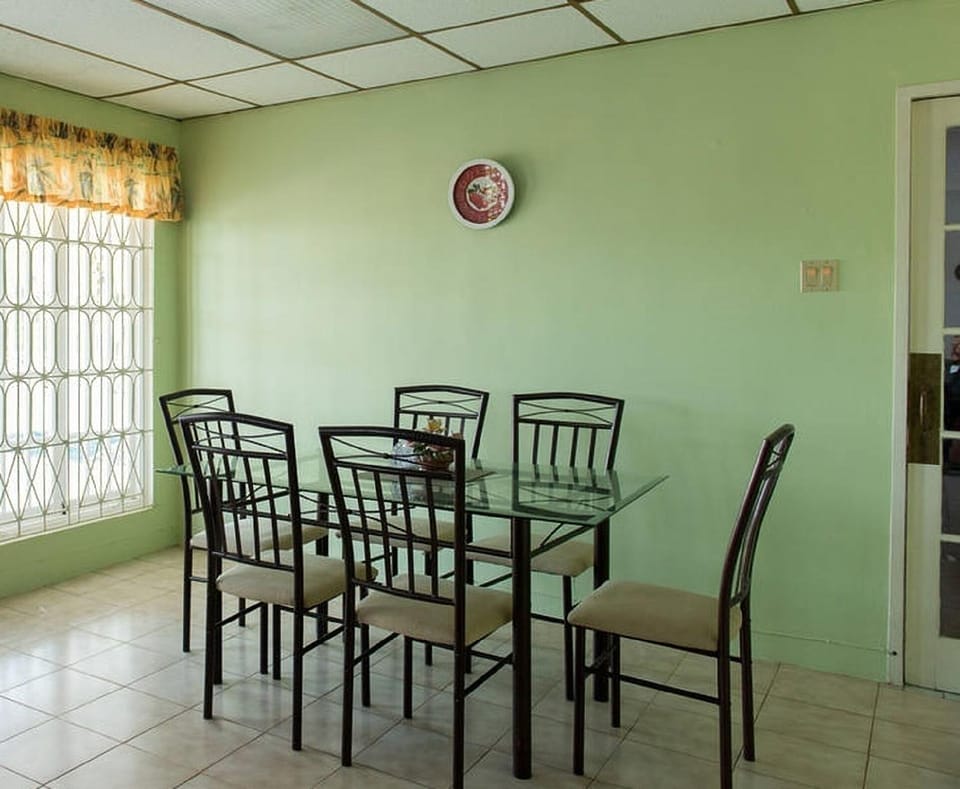 Lawrence Pool House Hotel in Montego Bay