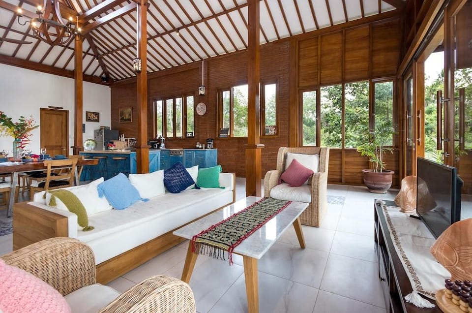Villa Ronggo Mayang Bali Hotel in West Selemadeg