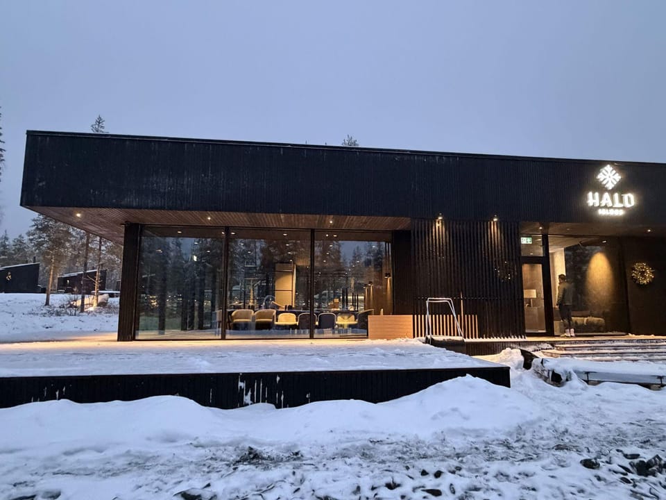 Halo Igloos - Private Sauna & Jacuzzi Hotel in Rovaniemi