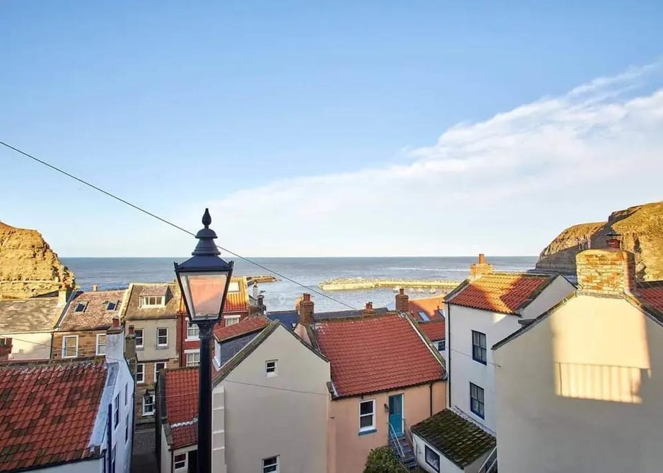 Host Stay Harbour Cottage Hotel in High Street