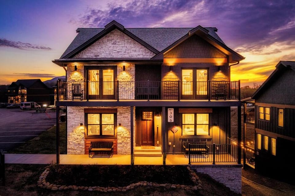 Cozy Cub Luxury Cabin Pigeon Forge Hotel in Sevierville