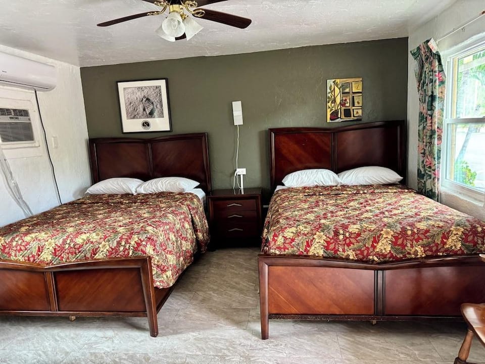 Glades Motel Hotel in East Naples