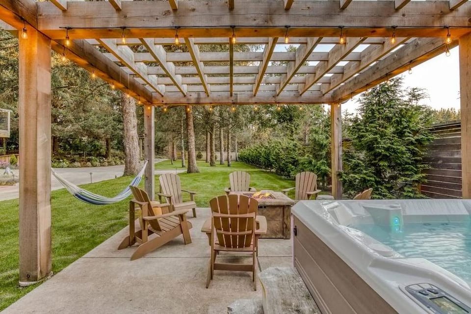 Boutique Cabin on Manicured Acre Hot tub Path to Beach Wifi 200 10 Hotel in Washington