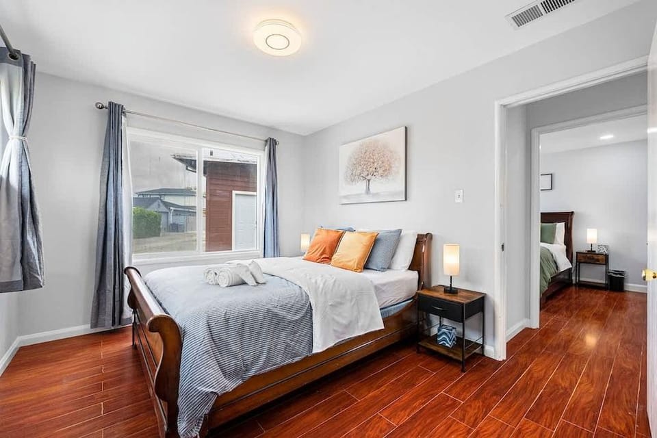 SFO Spacious Beautiful 3BR House Hotel in Millbrae