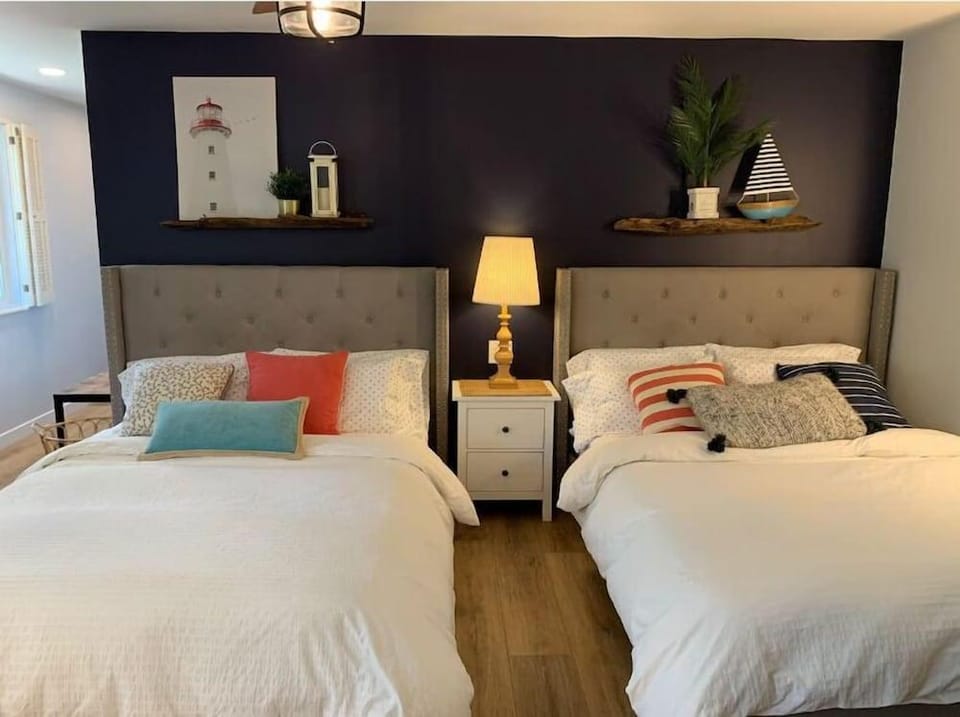 New Cozy Studio 2 Queen Beds, Kitchen Walk to Water Hotel in Point Loma