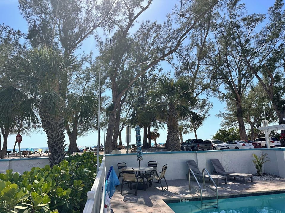 Alamanda Villas Hotel in Holmes Beach
