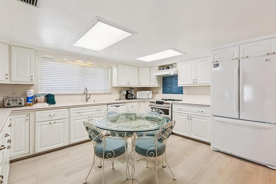 Oceanfront 3BR Condo: Gated, Breathtaking View Hotel in Saint Augustine Beach