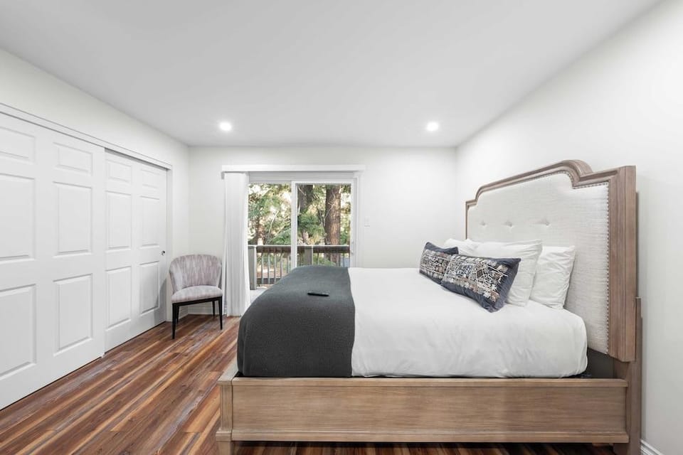 Cozy Forest Hideaway in Incline Village Private Balcony Sierra Solace by Avantstay Hotel in Incline Village