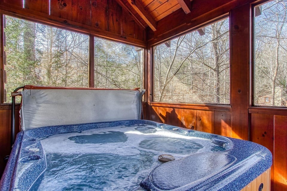 Er83 - Savage Loft - Your Close To The Action Cabin Getaway 2 Bedroom Cabin by RedAwning Hotel in Pigeon Forge
