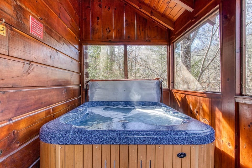 Er83 - Savage Loft - Your Close To The Action Cabin Getaway 2 Bedroom Cabin by RedAwning Hotel in Pigeon Forge