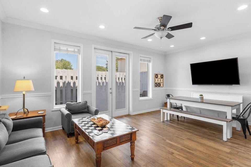 Southfields Retreat 4BR Getaway Near Laguna Beach, Carillon & Pier Park Hotel in Sunnyside