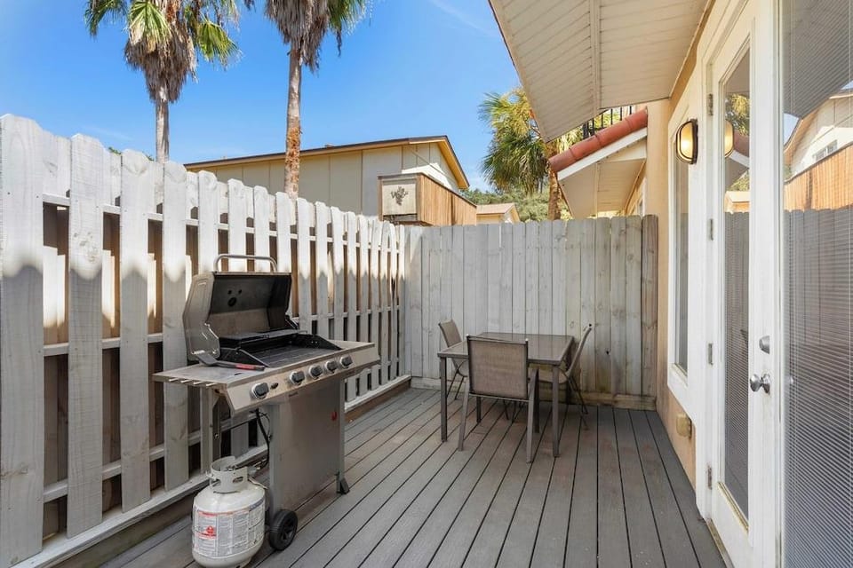Southfields Retreat 4BR Getaway Near Laguna Beach, Carillon & Pier Park Hotel in Sunnyside
