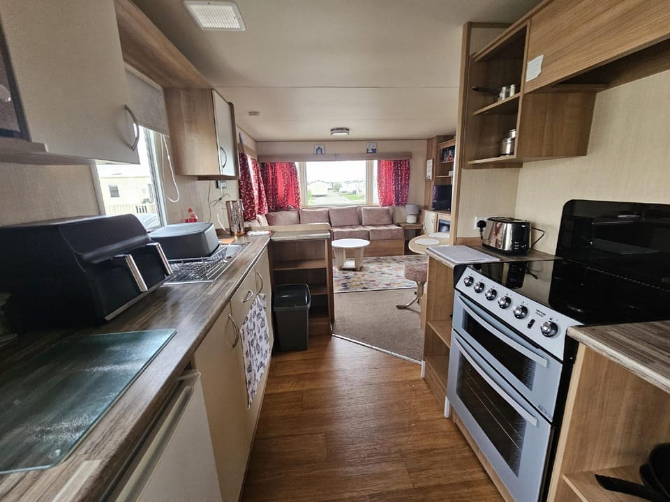 3 Bed Standard Caravan Robinhood Hotel in Rhyl