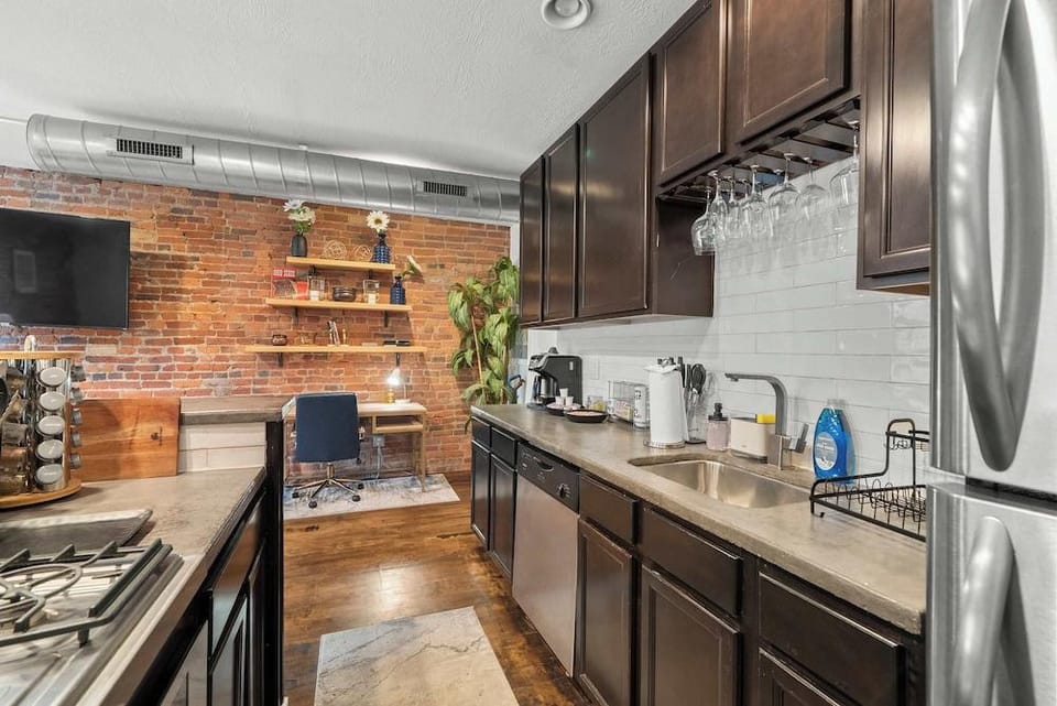 Short North Lounge Stay for 2 Hotel in Short North