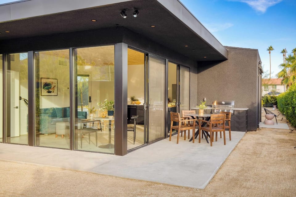 Blackhaus B : 4 Bedroom Suite by Avantstay 4-rooms Hotel in Palm Springs