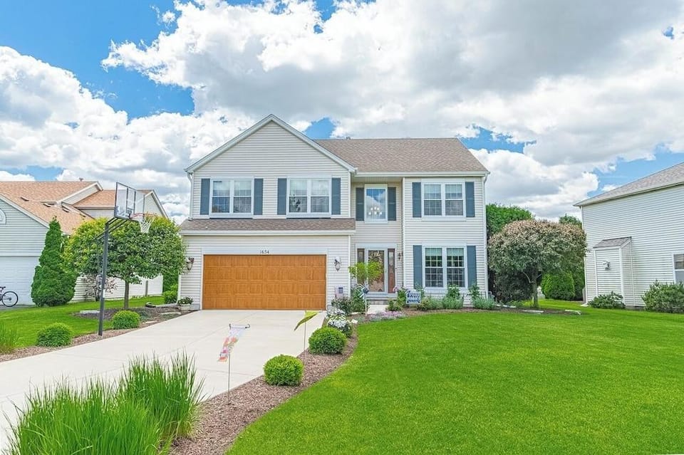 Modern 4 Bedroom Private Vacation Home Hotel in Joliet