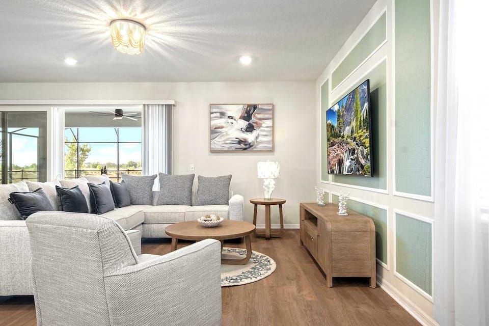 Bright & Spacious 7BR Pool Villa w/ Game Loft New Windsor Cay Resort Near Disney Hotel in Four Corners