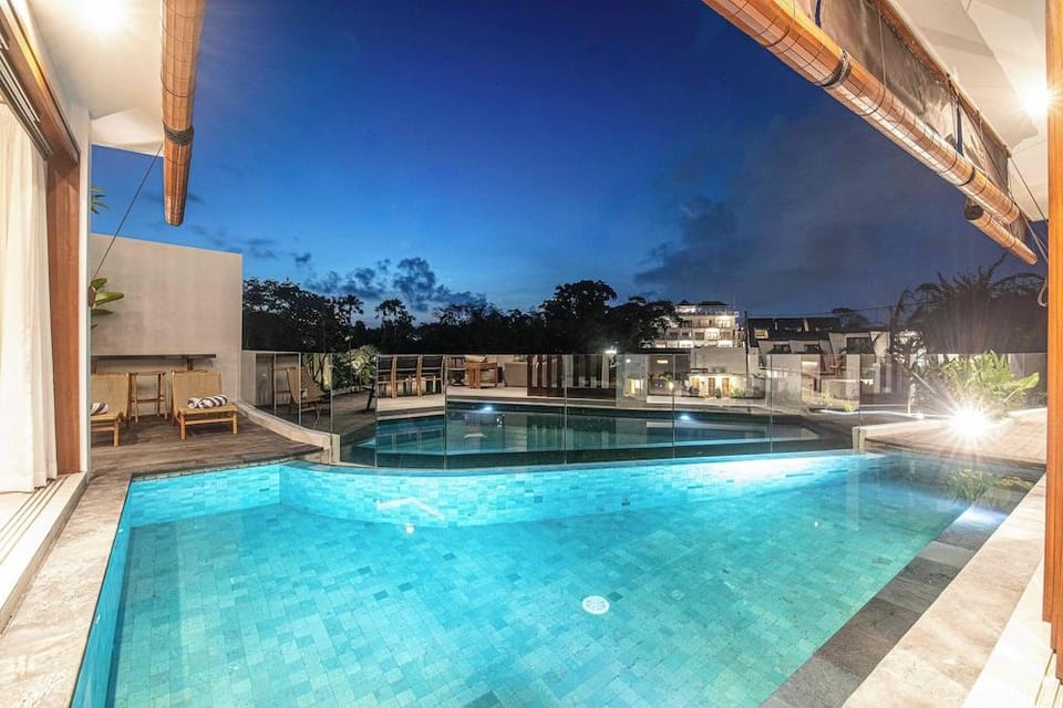 5-br Beach Villa in Canggu Overlooking Rice Fields Hotel in North Kuta