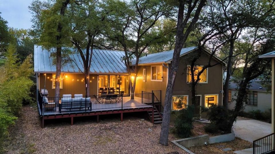Austin Retreat w/ Game Room, Casita, EV Charger Cedar & Stone by Avantstay Hotel in Austin