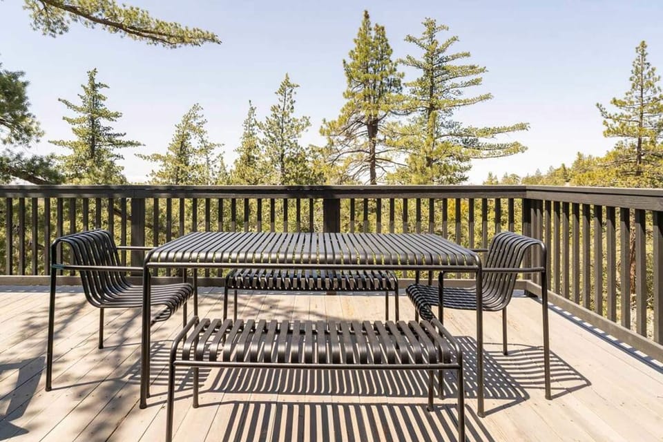 Dog Friendly A-frame Hot Tub Nature Views Hotel in Idyllwild-Pine Cove