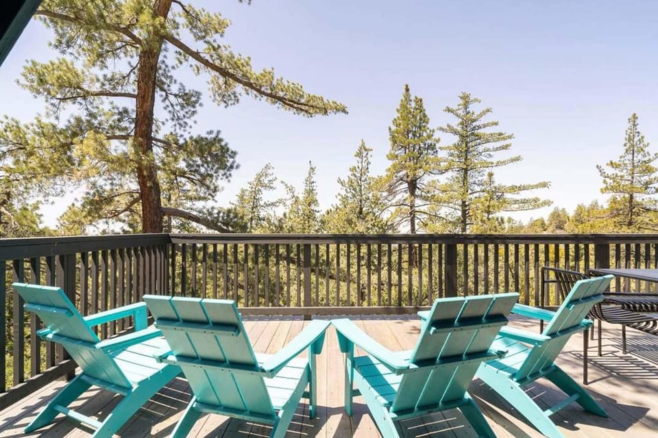 Dog Friendly A-frame Hot Tub Nature Views Hotel in Idyllwild-Pine Cove