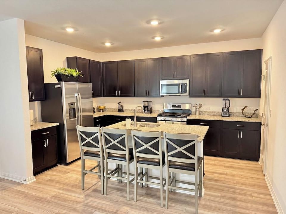 Modern 4BR New Home w Luxury Touches Hotel in Austin