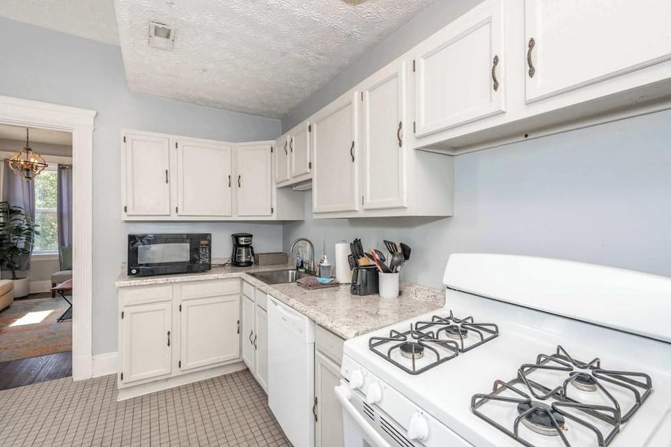 Queen City Suites 2 For 4 Hotel in Over The Rhine