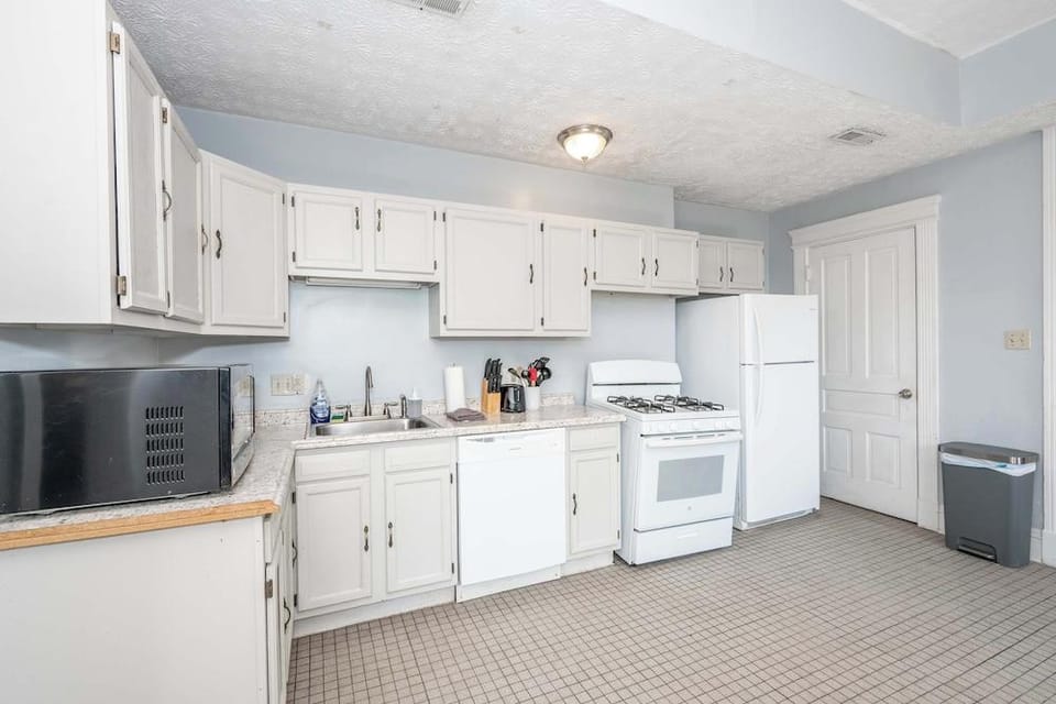 Queen City Suites 2 For 4 Hotel in Over The Rhine