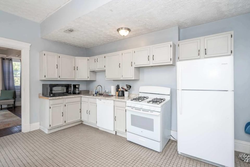 Queen City Suites For 7 Hotel in Over The Rhine