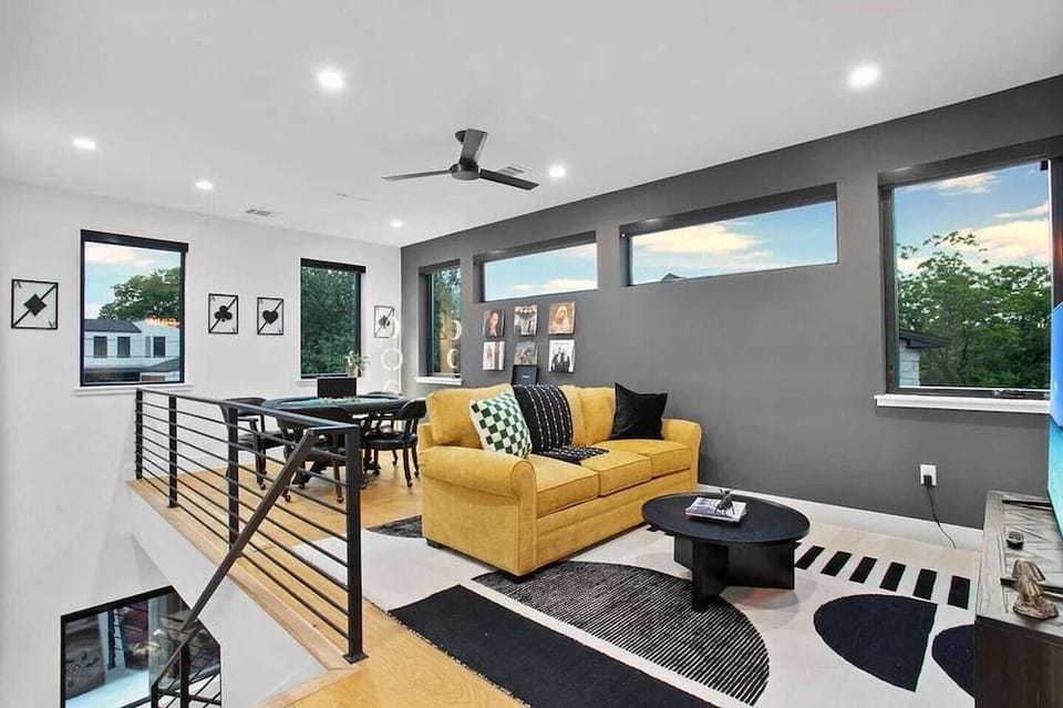 South Lamar Luxe Creekside Hot Tub Hotel in Zilker